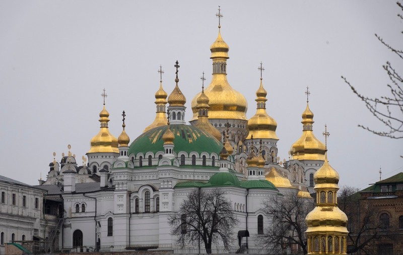 Biserica Ortodoxă subordonată Moscovei a fost interzisă în Ucraina: „O filieră a țării agresoare”. Reacția MAE rus