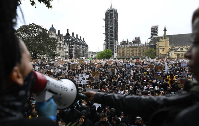 14 polițiști au fost răniți în timpul protestelor față de rasism din Londra