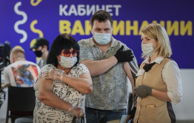 Îți faci vaccinul sau îți pierzi locul de muncă. În Moscova, imunizarea a devenit, neoficial, obligatorie