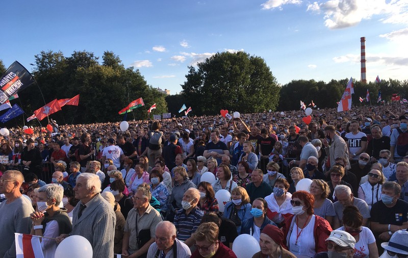Protest de amploare în Belarus. Zeci de mii de oameni în stradă, cu o săptămână înaintea alegerilor prezidențiale