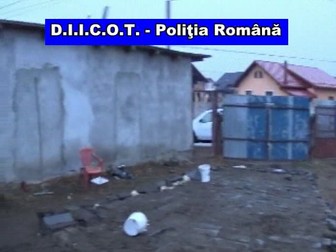 Capturi video din înregistrările autorităților în care putem vedea condițiile mizere în care erau ținuți sclavii