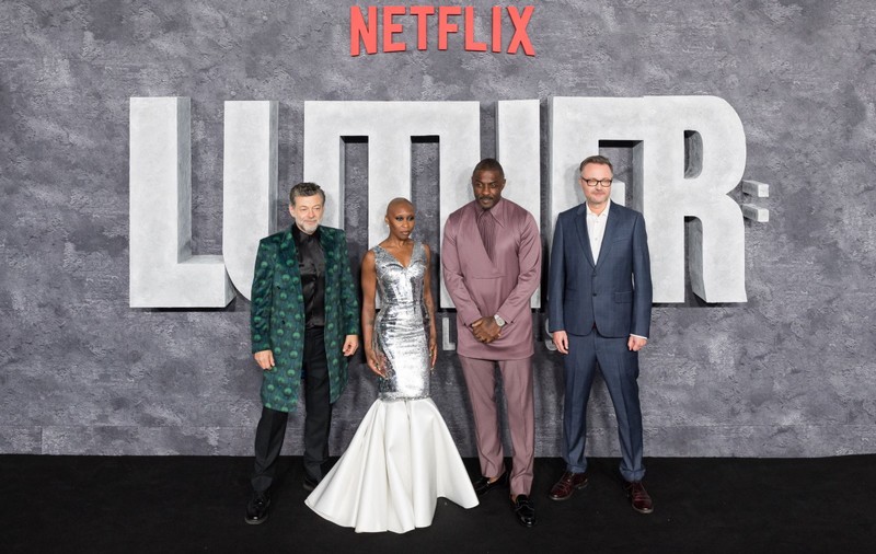 „Luther: Apus de soare”. Ce spun actorii Andy Serkis și Dermot Crowley despre noul film Netflix