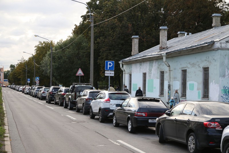 Coadă de mașini pe strada Zvenigorodskaya din centrul St. Petersburg, pe 21 septembrie 2022. Foto: Hepta