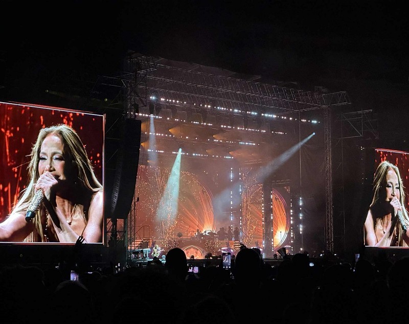 Imagini de la concertul lui Jennifer Lopez din București. Mesajul artistei pentru fanii români: „Faceți ce iubiți”