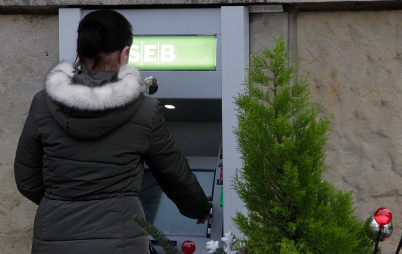 Digitalizarea băncilor ar putea scoate din sistem mai multe sute de bancheri