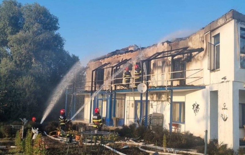 Casa de vacanță a lui Miron Mitrea, fost ministru al transporturilor, distrusă complet în urma unui incendiu, în Tulcea