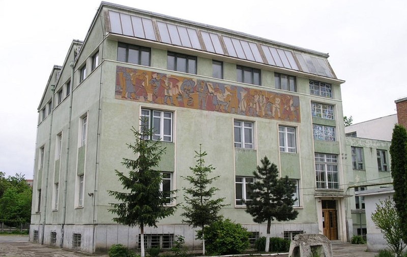 O elevă a ajuns la spital după ce a căzut de la primul etaj al unui liceu din Cluj-Napoca