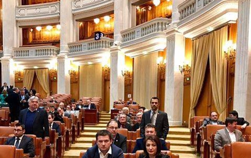 Opoziția cere demisia ministrului Sevil Shhaideh și dispariția lui Liviu Dragnea din peisajul politic românesc