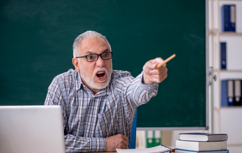 Profesor filmat în timpul unei crize de isterie, când urlă la un elev: „Ești un răzgâiat!”. Cum comentează incidentul fostul judecător Cristi Danileț 