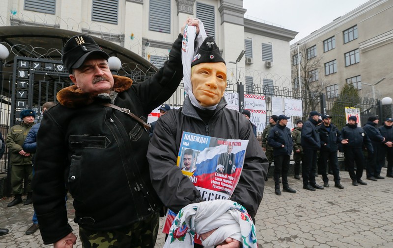 Ambasada Rusiei la Kiev, ținta unor atacuri cu cocteiluri Molotov