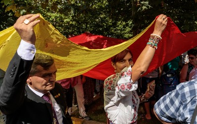 Participanții la Marșul Normalității au defilat cu steagul tricolor