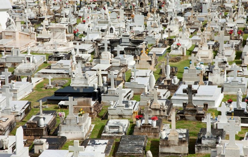 Angajații unor cimitire vindeau dinții de aur pe care-i furau de la cadavre, în Italia