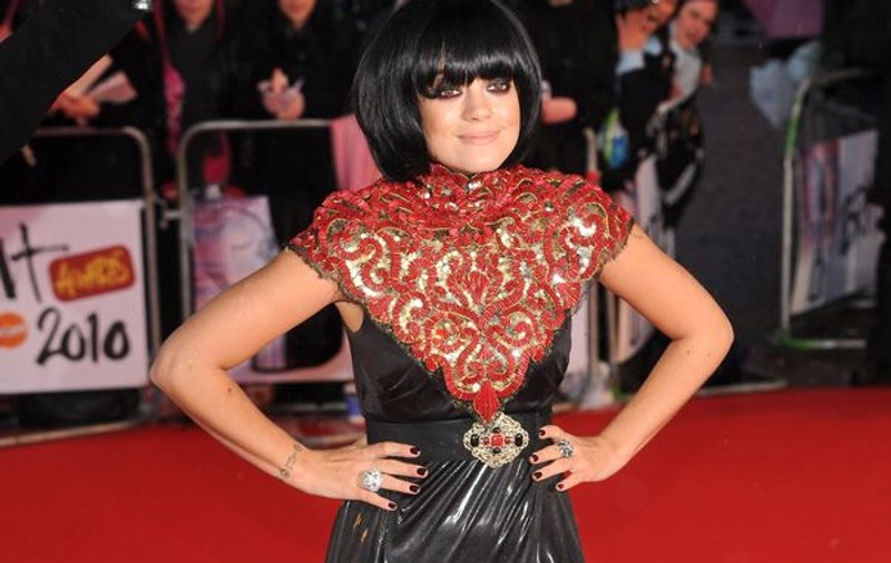 Lily Allen se mărită în rochie de mireasă Chanel