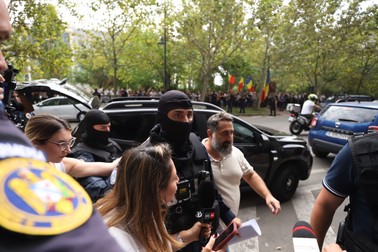 Omul de afaceri Ionel Rusen, apropiatul lui Călin Georgescu, adus pentru audieri la DIICOT. Foto: Libertatea/ Dumitru Angelescu