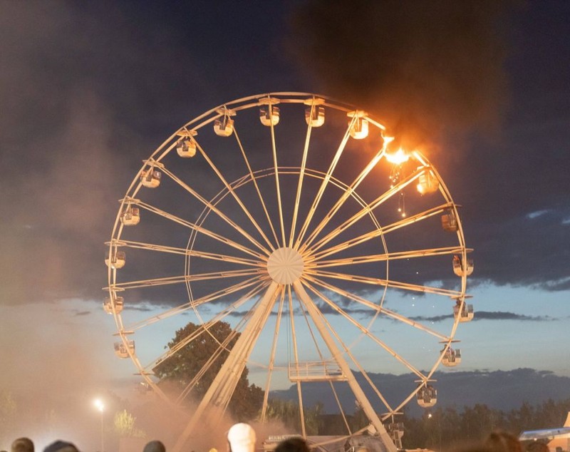 O roată panoramică a luat foc în timpul unui festival de muzică din Germania. Cel puțin 20 de oameni au fost răniți