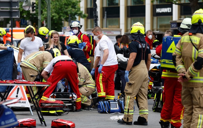 Poliția germană, după ce o mașină a intrat în mulțime la Berlin, omorând o profesoară și rănind 14 elevi: „Nu e vorba în niciun caz de un accident”