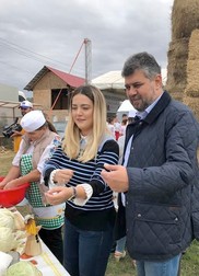 Deputații Ciolacu și Dobrică, la sărbătoarea comunei Săpoca | Foto: reporterbuzoian.ro
