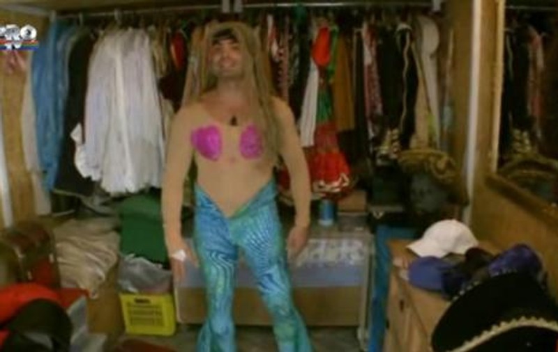 PANARAMĂ la TV! Uite-l pe PEPE cum dansează latino, costumat în Mica Sirenă! VIDEO