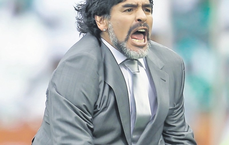 Maradona, răspuns dur pentru Michel Platini şi Pele: «Să se ducă la muzeu»