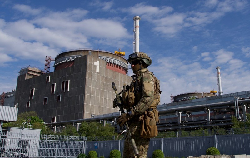 Muncitorii ruși de la centrala nucleară din Zaporojie, anunțați să stea acasă vineri. Rusia și Ucraina se acuză reciproc că plănuiesc un atac