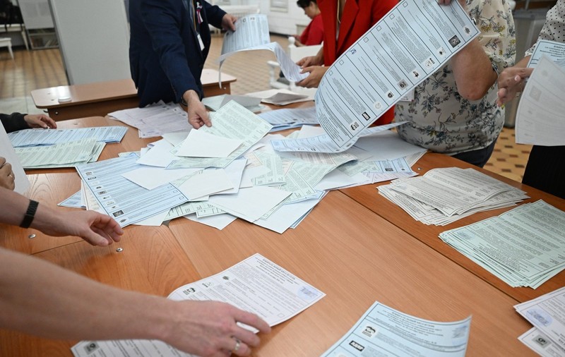 Numărarea voturilor într-o secție de votare din Krasnoiarsk. Imagine cu caracter ilustrativ Foto: Profimedia