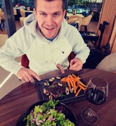 Bourceanu la cină, chiar în restaurantul său FOTO Instagram
