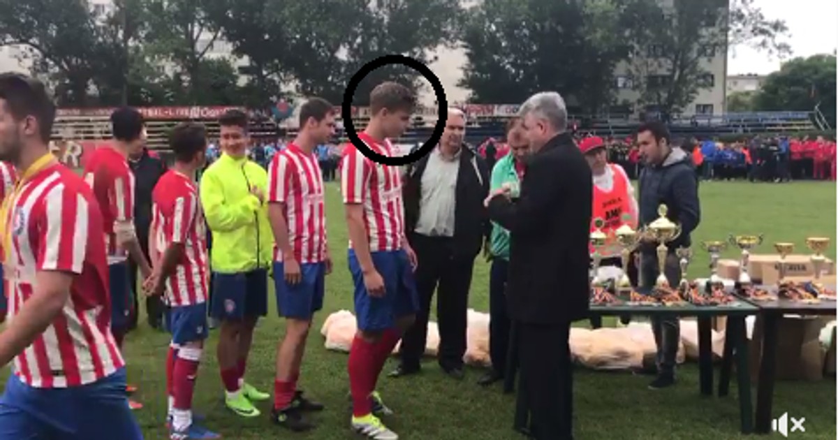 Razvan Prodan, primind medalia FOTO: CAPTURĂ VIDEO