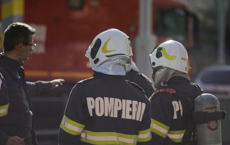 O butelie a explodat chiar în centrul orașului Cluj-Napoca: trei persoane au avut nevoie de îngrijiri medicale