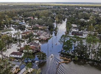 Imagine din dronă cu inundațiile din localitatea Jean Lafitte, Louisiana Foto: EPA