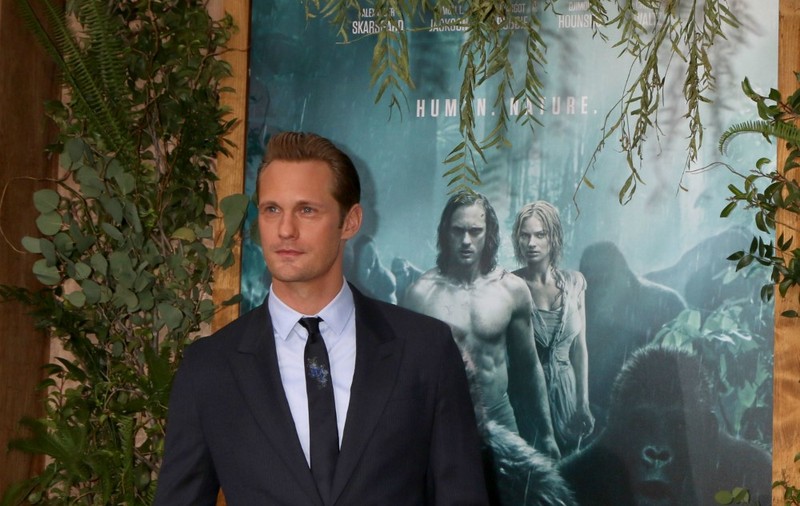 5 trucuri de efect care te transformă pe loc în Alexander Skarsgard