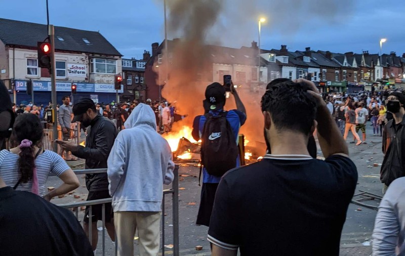 MAE, precizări despre revolta din Leeds: „Nu au fost recepţionate notificări cu privire la arestarea unor români”