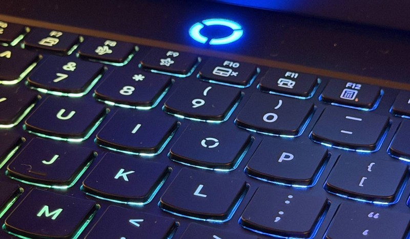 Lenovo Legion 5 Pro cu NVIDIA RTX 5070 Ti este una dintre cele mai bune alegeri pentru gaming din segmentul său. Foto: Claudiu Râpan / Libertatea