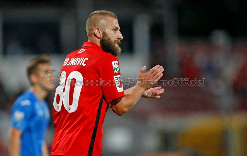 Căpitanul echipei Dinamo, Aljosa Vojnovic, după eşecul cu CFR Cluj: "E greu să spui ceva inteligent după acest meci. Corect este să spun că totul a început de la greşeala mea, care a dus la penalty. Cred că trebuie să-mi asum mare parte din responsabilitatea înfrângerii"