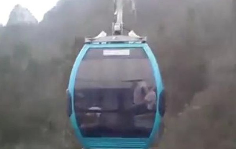 14 turiști, între care o gravidă, blocați în telecabina de pe Cetatea Deva