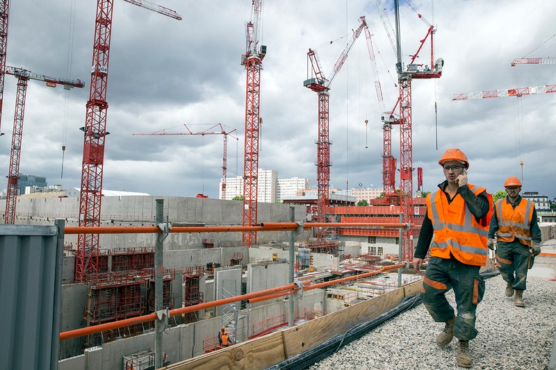 Muncitori în construcții în Franța | Foto: EPA