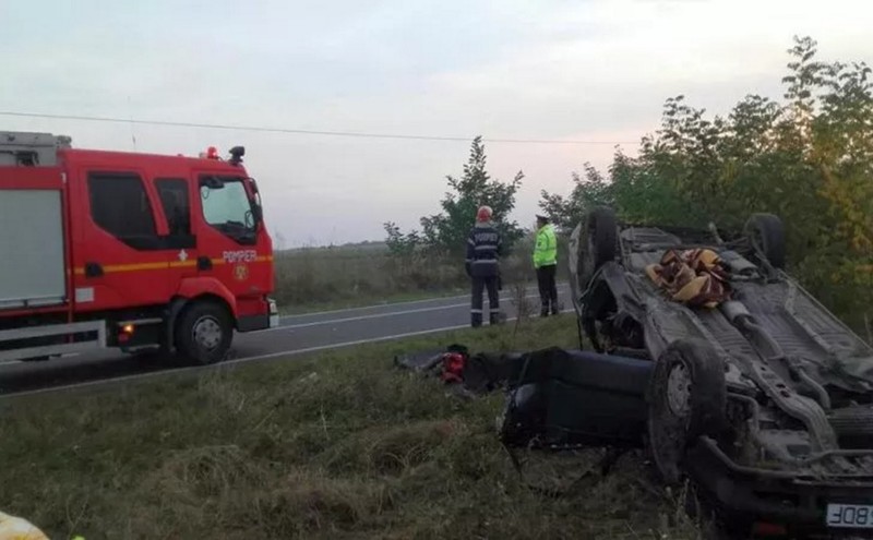 Șoferul, prins între fiarele contorsionate ale mașinii sursă foto: opiniatimisoarei.ro