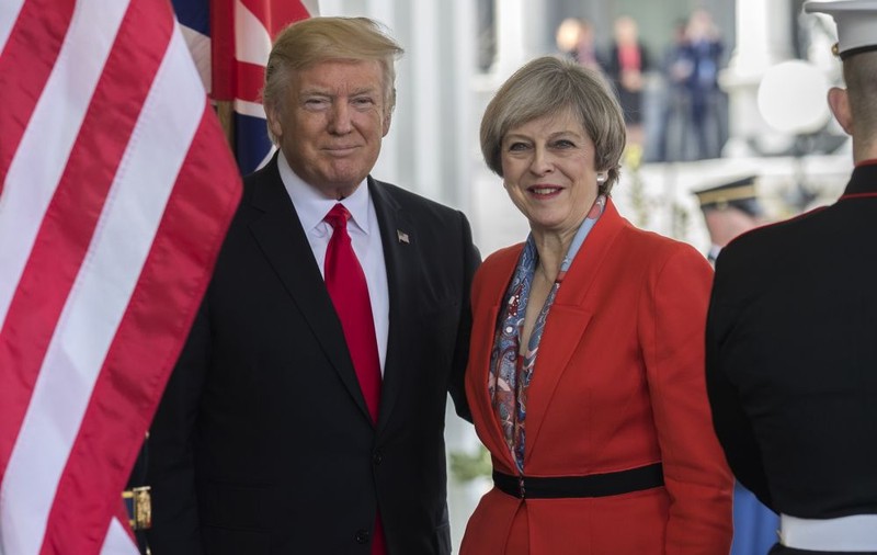 Theresa May, primul lider străin primit la Casa Albă. „Donald Trump a confirmat că susține 100% NATO”