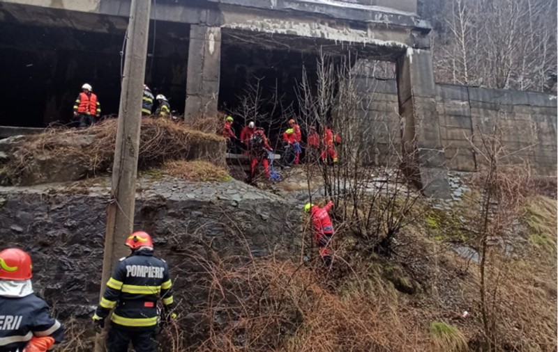 Tragedie la rafting pe Jiu. Un om a murit după ce trei bărci cu 22 de persoane s-au răsturnat
