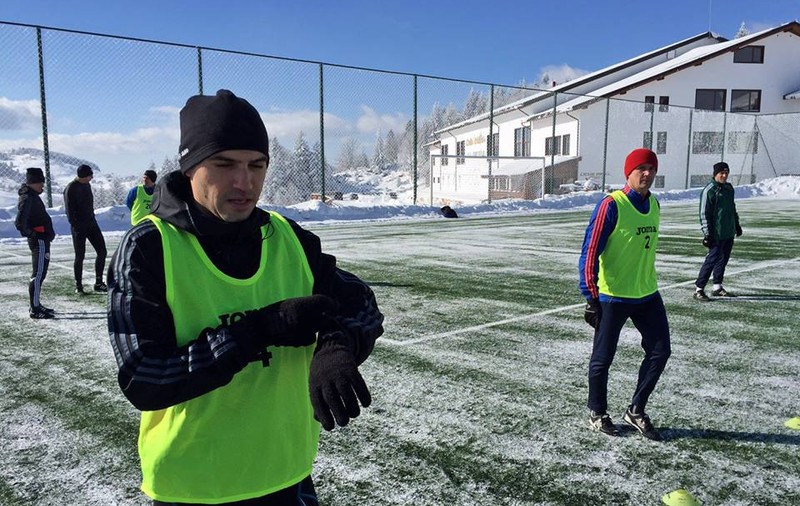 Arbitrii s-au pregătit la munte precum o echipă de fotbal / FOTO