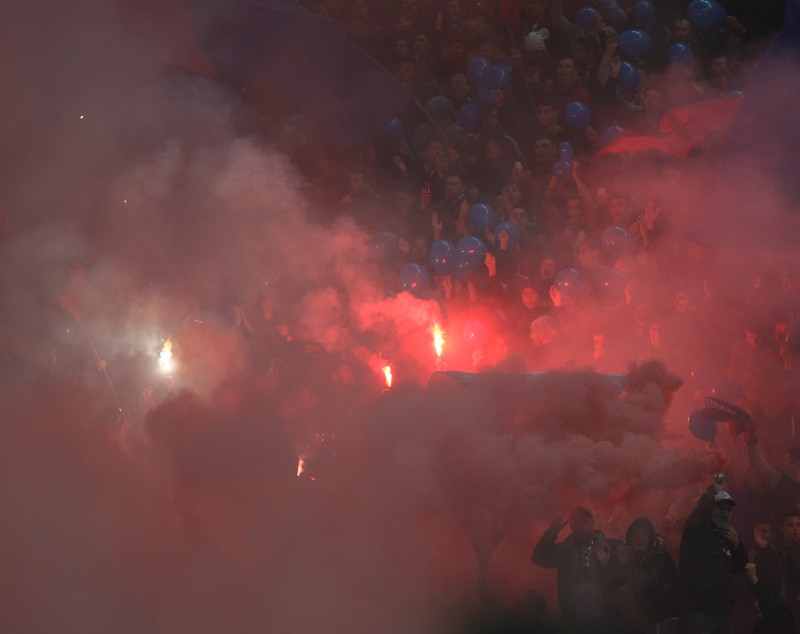 GALERIE FOTO&VIDEO / Atmosferă incendiară la derby. Coregrafii spectaculoase ale celor două galerii