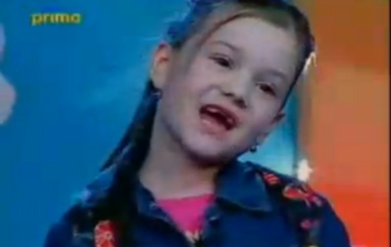 O mai ştii pe fetiţa care cânta "Cornuleţ cu lapte"? UITE CUM ARATĂ ACUM ŞI CE MĂRTURISIRE A FĂCUT | FOTO ŞI VIDEO ÎN ARTICOL