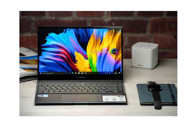 (Publicitate) Laptopurile ASUS au cea mai performantă implementare a tehnologiei OLED