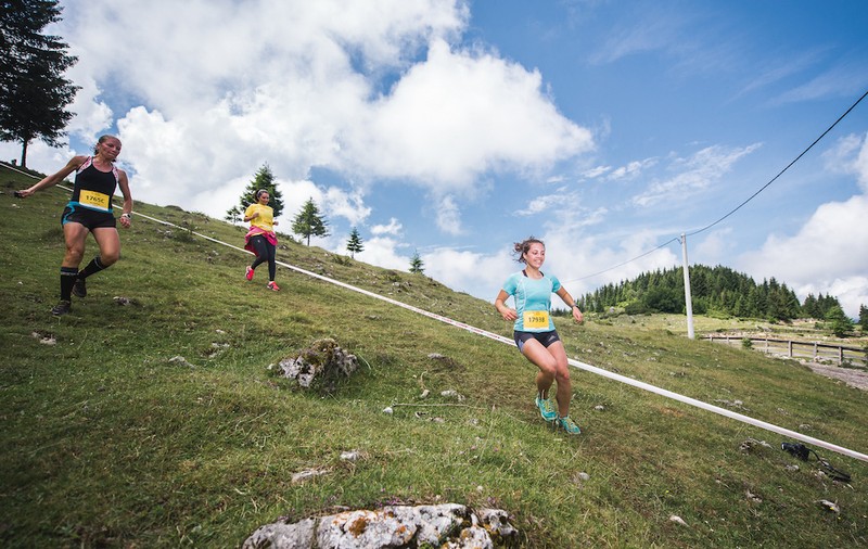 GALERIE FOTO / Sold out la Carpathian Marathon. 1.500 de alergători dau buzna, sâmbătă, la Cheile Grădiștei. 20.000 de euro, donați sportivilor paralimpici