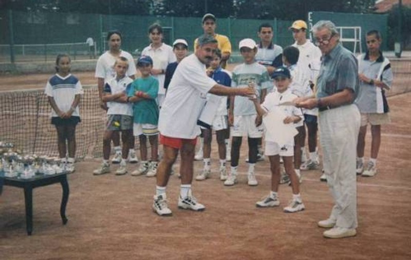 GALERIE FOTO DE SENZAŢIE / La patru ani, racheta era mai mare decât ea!