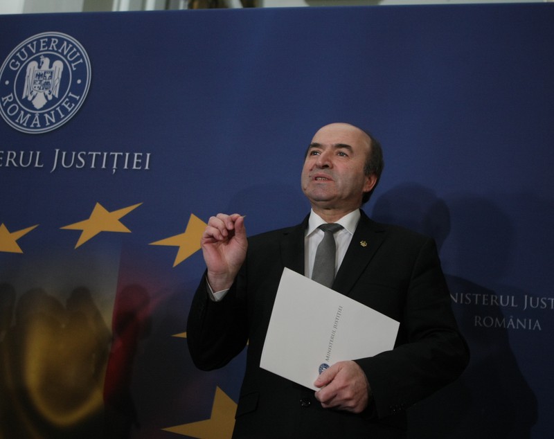 UPDATE. Tudorel Toader: "Voi prezenta un raport în Parlament, joia viitoare, cu referire la activitatea DNA"