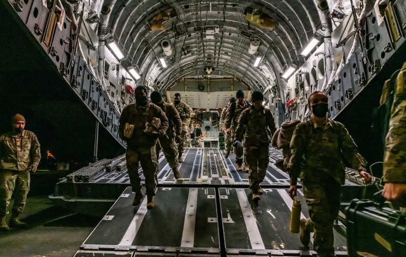 NATO ia în calcul să desfășoare noi grupuri de luptă în estul Europei, care ar putea fi coordonate din România