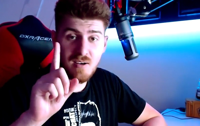 Un vlogger român, cu 850.000 de fani, vizat o anchetă, după declarații deplasate prin care instiga la agresiuni sexuale și violență