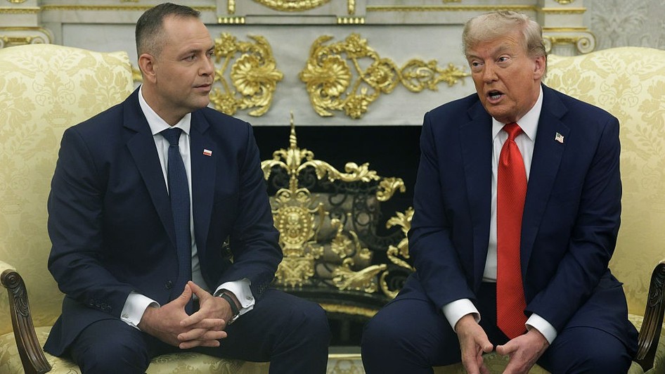 Președintele polonez Karol Nawrocki (stânga), primit de către Donald Trump la Casa Albă. Imagine cu caracter ilustrativ Sursa foto: Getty Images