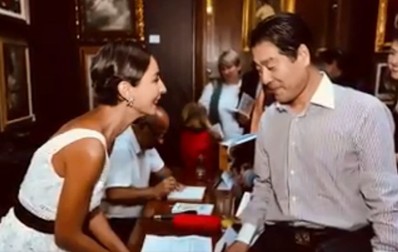 Vanessa Youness, alături de Wang Yan