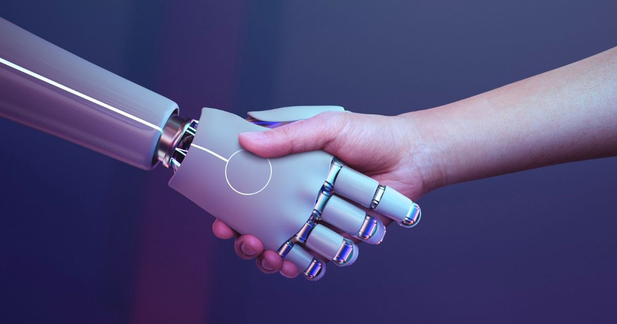 Robot dând mâna cu un om
